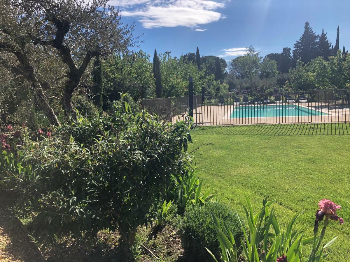 Domaine Du Mas Foucray Aparthotel Les Baux-de-Provence Buitenkant foto